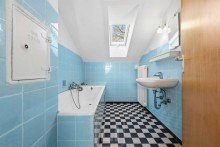 Badezimmer Zweifamilienwohnhaus voller Charme | Traumhafte Aussicht | Gr�ner Garten | Pure Lebensfreude