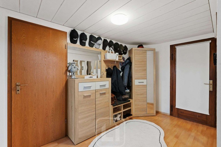 EG Garderobe Mehrfamilienhaus Bad Liebenzell