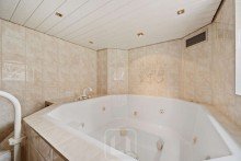 EG | Wellnessbereich Gro�z�giges Einfamilienhaus | 205 m� WoFl. | Traumgarten & Terrasse | 2 Garagen