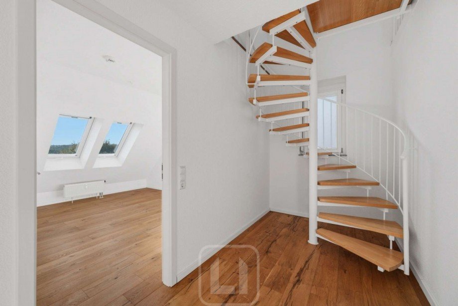Treppe zum Dachgeschoss Maisonettewohnung Pleidelsheim