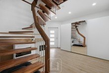 Offener Eingangsbereich Familienfreundlicher Bungalow mit Pool | 2 Etagen | Doppelgarage & Stellpl�tze
