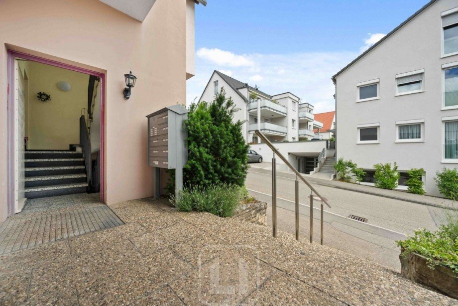 Hauseingang Dachgeschosswohnung Ditzingen-Hirschlanden