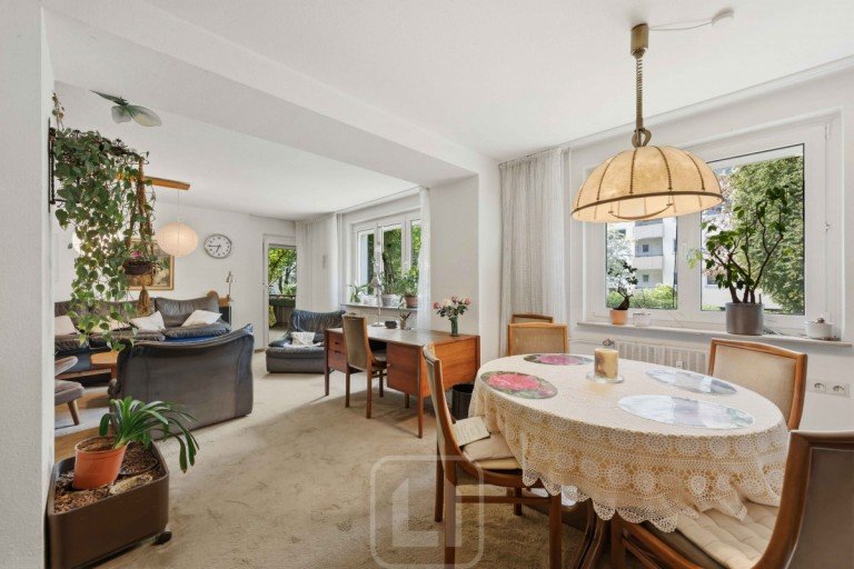 Gro�z�gig und offen Stuttgart Wohnung Lichtdurchflutete 3,5 Zimmer-Wohnung | 2 Balkone | Zentrumsnah und dennoch im Gr�nen