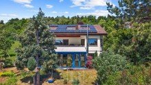 S�d-Ansicht Exklusives Wohnensemble in traumhafter Feldrandlage | Einliegerwohnung & Naturpanorama inklusive