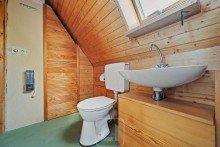 Toilette | Waschbecken Gro�z�gige Doppelhaush�lfte | viel Potential | 2-3 Wohneinheiten m�glich | Werkstatt | Doppelgarage