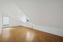 Schlafzimmer 2 mit Zugang... Gro�z�giges Wohnen �ber den D�chern von Degerloch | 175 qm Wohnfl�che | 5 Zimmer | 2 Dachterrassen