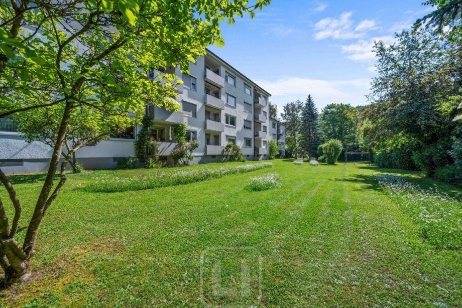 Liebevoll gepflegte Gr�nanlage Etagenwohnung Herrenberg