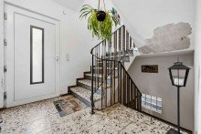 Treppenhaus | Eingang Ihr vielf�ltiges 2-Familienhaus mit au�ergew�hnlichem Grundst�ck & gro�em Entwicklungspotenzial