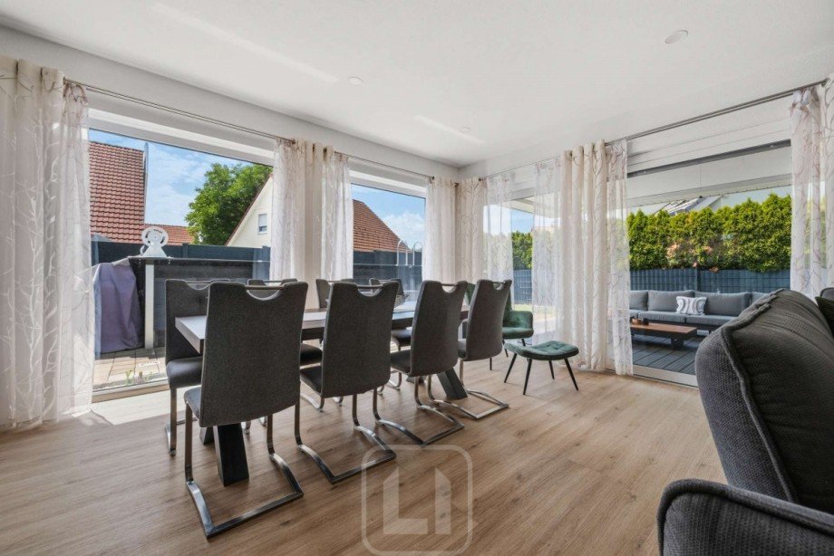 Viel Platz f�r G�ste | Ausgang Terrasse Bungalow M�ssingen