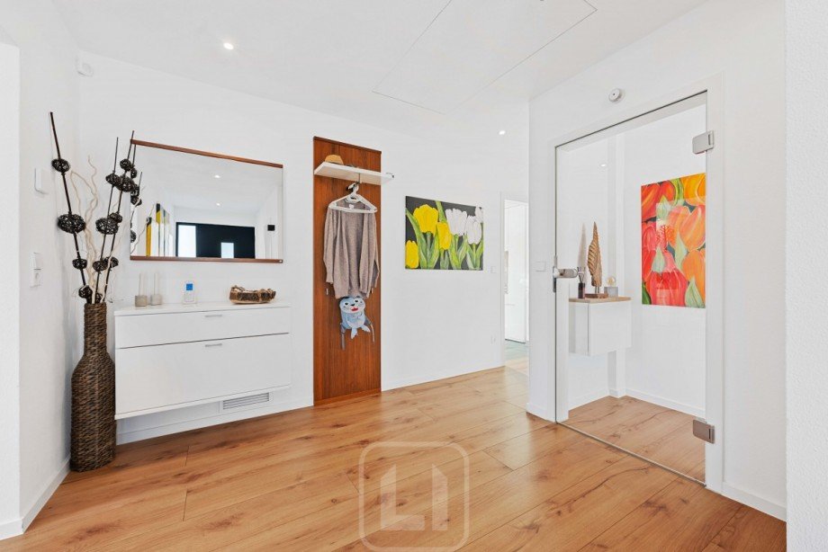 EG I Platz f�r eine Garderobe Einfamilienhaus Tiefenbronn