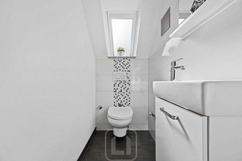 WC mit Fenster Dachgeschosswohnung Calw