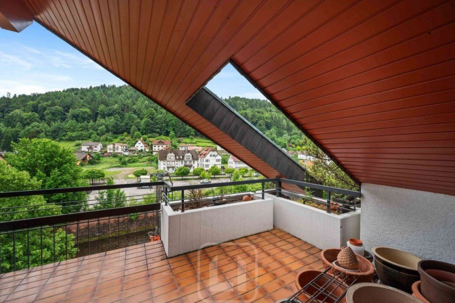 Viel Platz zum Verweilen Dachgeschosswohnung Neuenb�rg