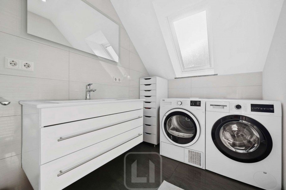 Waschbecken | Platz f�r Waschmaschine Dachgeschosswohnung Calw