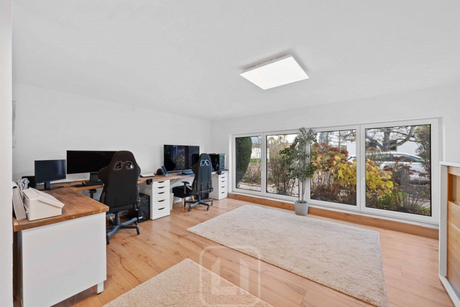 UG I Lichtdurchflutetes Zimmer Einfamilienhaus Tiefenbronn