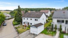 Titelbild Gro�z�giges Einfamilienhaus | 205 m� WoFl. | Traumgarten & Terrasse | 2 Garagen