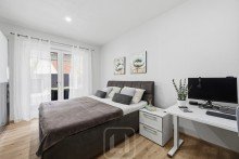 Schlafzimmer 3 Familienfreundlicher Bungalow mit Pool | 2 Etagen | Doppelgarage & Stellpl�tze