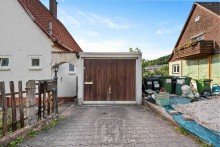 Hofeinfahrt | Garage Einfamilienhaus mit Charakter, Stadtblick und Potenzial zur individuellen Gestaltung in Calw