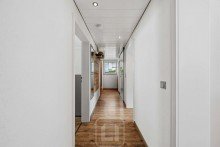 1. OG | Flur Wohnen mit Stil & Substanz: Au�ergew�hnlich gepflegtes Zweifamilienhaus mit gro�z�gigem Raumangebot