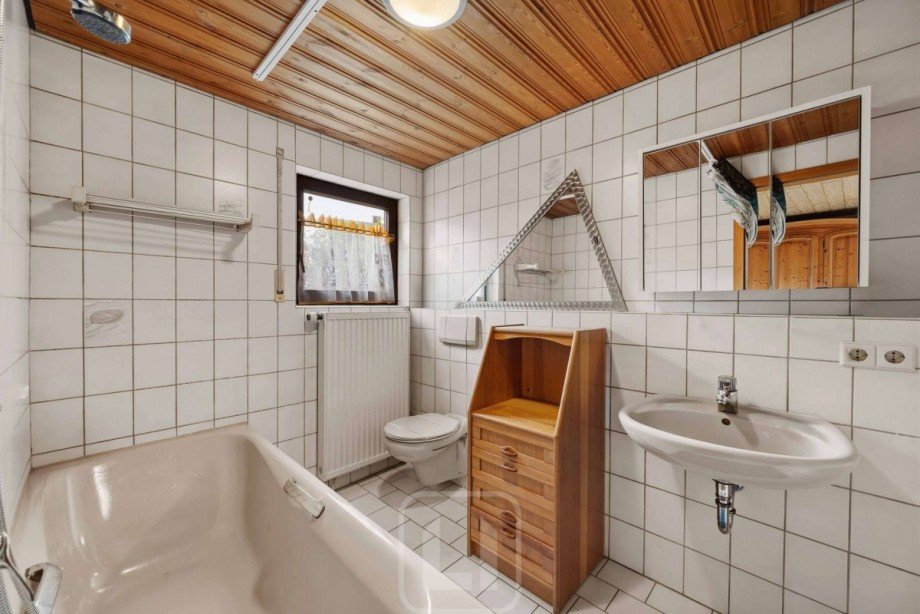 Badezimmer Doppelhaush�lfte Althengstett