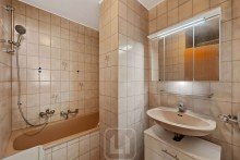 Wohnung 5 | Badezimmer Gepflegtes Mehrfamilienhaus mit 5 Wohneinheiten in ruhiger Wohnlage