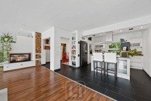 Moderne K�che Wohnen mit WOW-Effekt: Exklusives KfW-60-Einfamilienhaus mit Gartenidylle, Glaskamin & W�rmepumpe