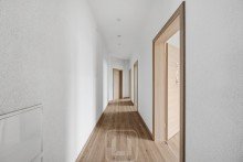 Flur zu den Zimmern Familienfreundlicher Bungalow mit Pool | 2 Etagen | Doppelgarage & Stellpl�tze