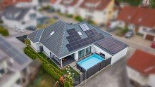 Einziehen und wohlf�hlen Familienfreundlicher Bungalow mit Pool | 2 Etagen | Doppelgarage & Stellpl�tze