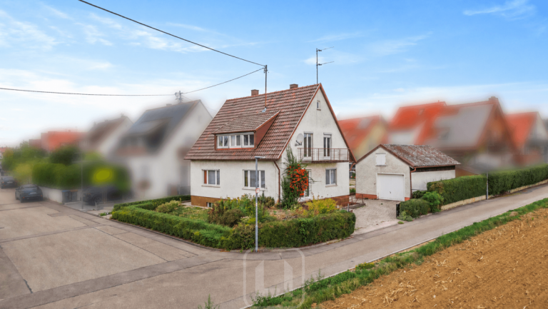 S�dostansicht Rutesheim Einfamilienhaus Ein Zuhause mit viel Fl�che & Potenzial | Gro�z�gige Garage & Garten | Attraktive Feldrandlage