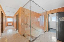 1. OG | Edles Glaselement Gro�z�giges Einfamilienhaus | 205 m� WoFl. | Traumgarten & Terrasse | 2 Garagen