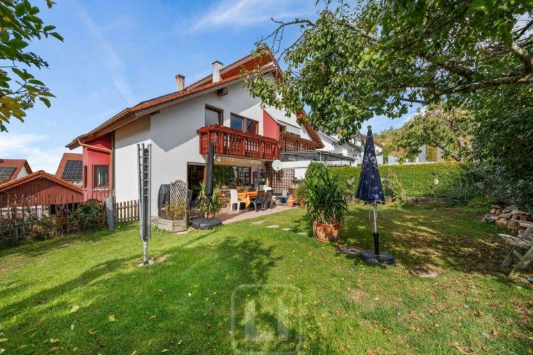 Angenehme Privatsph�re Althengstett Doppelhaush�lfte DHH in traumhafter Feldrandlage! 174 m� Raumangebot: 117 m� Wohnfl�che & 57 m� wohnliche Nutzfl�che