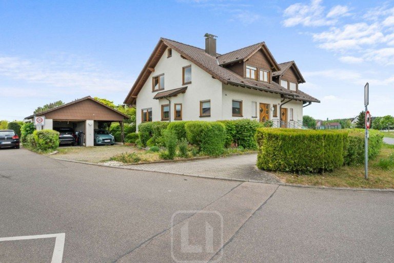 Nordost- | S�dostansicht Althengstett Doppelhaush�lfte Gepflegte DHH | Einliegerwohnung | Terrasse | Balkon | Garage | Carport