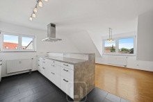 Schr�nke bieten viel Spielraum Gro�z�giges Wohnen �ber den D�chern von Degerloch | 175 qm Wohnfl�che | 5 Zimmer | 2 Dachterrassen