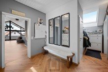 Platz f�r Ihre Garderobe Gro�z�gige 5-Zimmer-Wohnung mit exzellenter Raumaufteilung, Licht, Weite und Komfort | Stellplatz