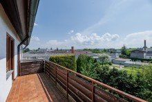Balkon Schlafzimmer | B�ro (2) Charmantes Reihenmittelhaus im Herzen G�rtringens | 5,5 Zimmer | Kleiner Garten | 2 Balkone