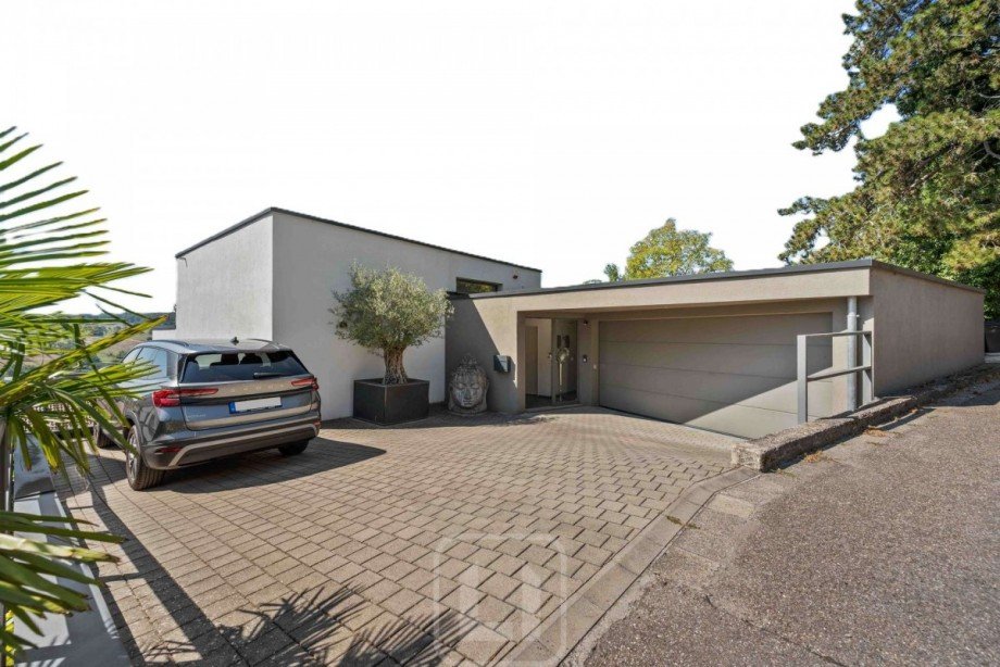 Gepflegter Vorplatz Einfamilienhaus Niefern-�schelbronn
