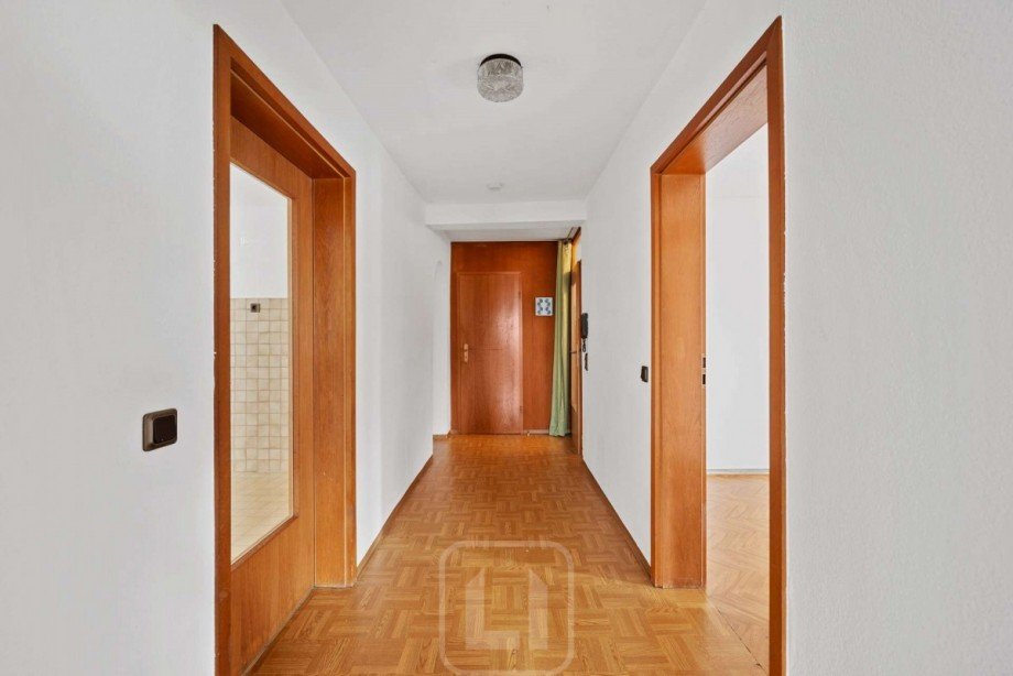 1. OG gro�z�giger Eingangsbereich Mehrfamilienhaus Bad Liebenzell