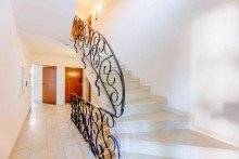 Treppenhaus EG Wohnungspaket mit Potenzial | 3 Appartements im Kurort | Clever investieren im Schwarzwald