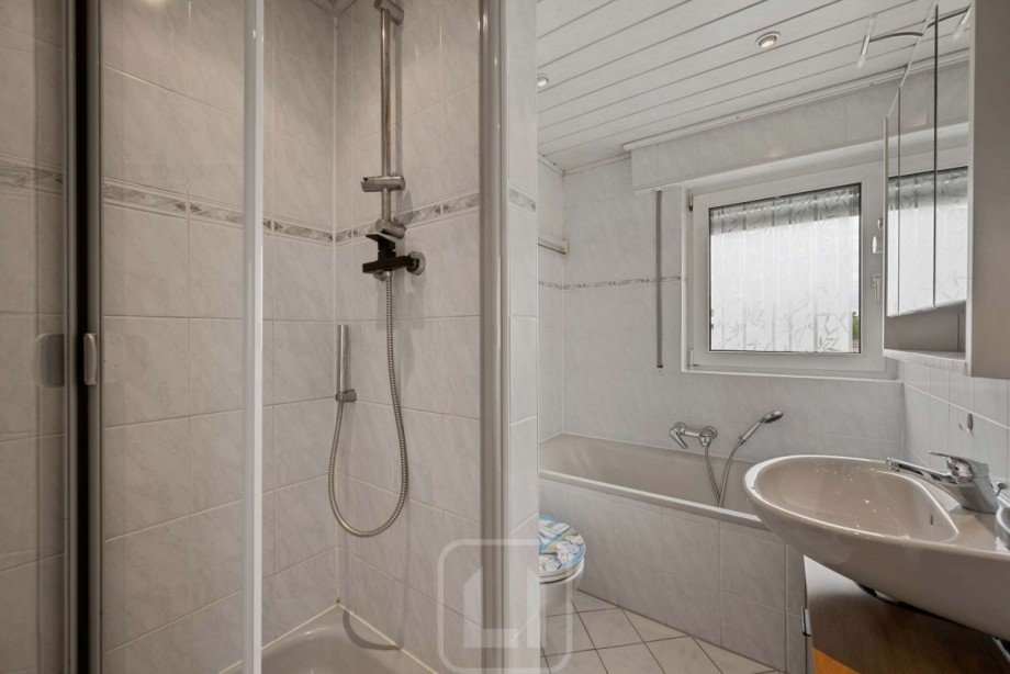 Badewanne | Dusche | WC Dachgeschosswohnung Ditzingen-Hirschlanden