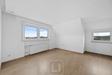 Hauptbild Charmante & helle Dachgeschosswohnung | Stellplatz | Gemeinschaftsterrasse