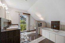 Hochwertiges Badezimmer Wohnen mit WOW-Effekt: Exklusives KfW-60-Einfamilienhaus mit Gartenidylle, Glaskamin & W�rmepumpe
