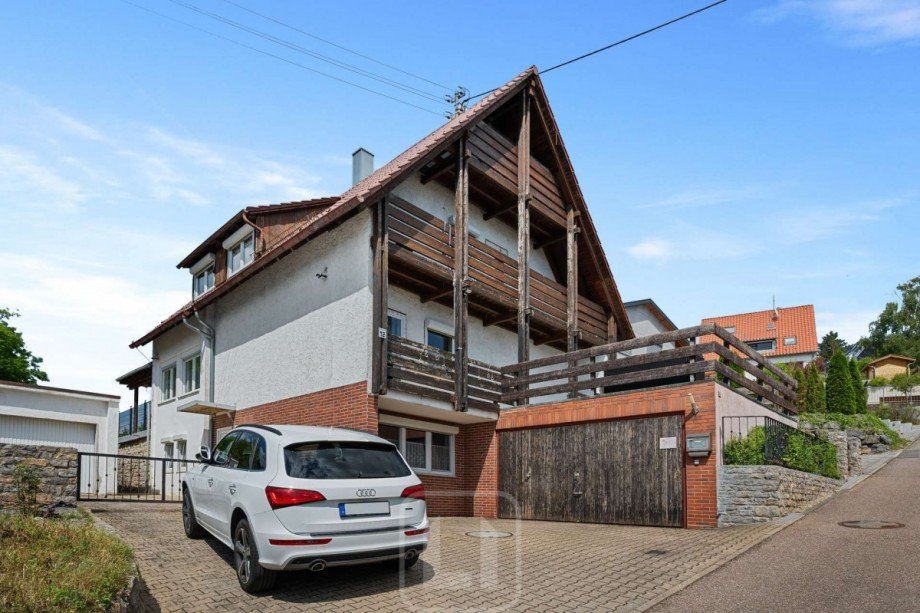 Einfahrt mit Doppelgarage Mehrfamilienhaus Heimsheim
