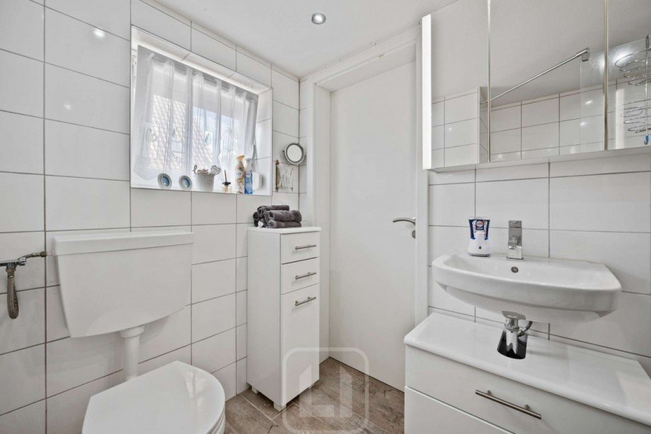 WC und Waschbecken Mehrfamilienhaus Heimsheim