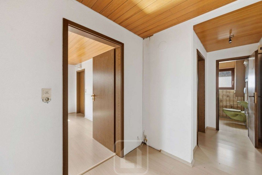 Eingangsbereich | Wohnzimmer | G�ste WC Doppelhaush�lfte B�blingen