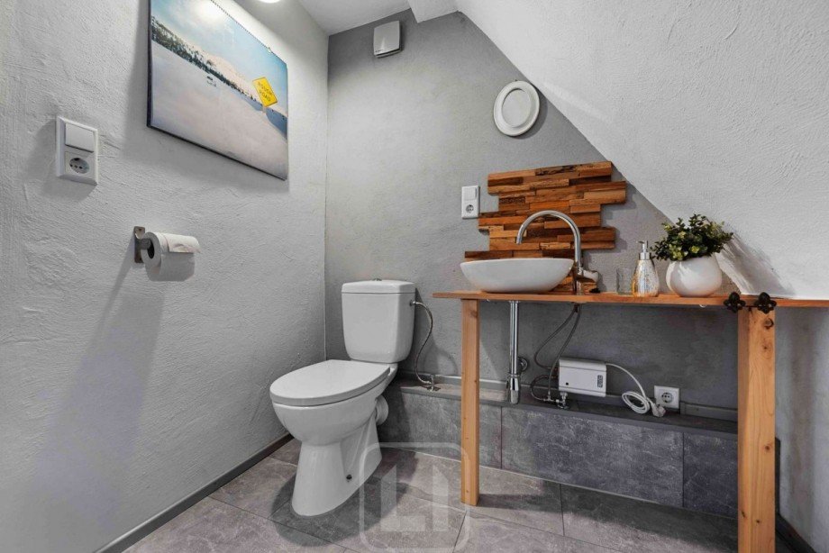 DG | WC & Waschtisch Wohnung Eberdingen