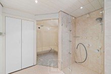 EG | Wellnessbereich Gro�z�giges Einfamilienhaus | 205 m� WoFl. | Traumgarten & Terrasse | 2 Garagen