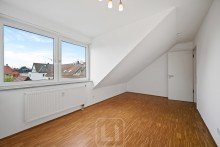 Schlafzimmer 2 (Ansicht 2) Gro�z�giges Wohnen �ber den D�chern von Degerloch | 175 qm Wohnfl�che | 5 Zimmer | 2 Dachterrassen