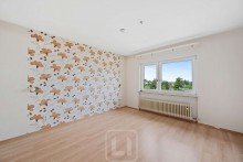 1. OG | Zimmer 2 Gro�z�giges Einfamilienhaus | 205 m� WoFl. | Traumgarten & Terrasse | 2 Garagen
