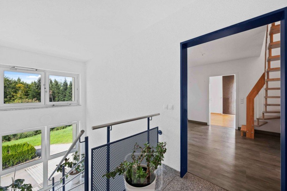 Gepflegtes Treppenhaus Maisonettewohnung Neuenb�rg