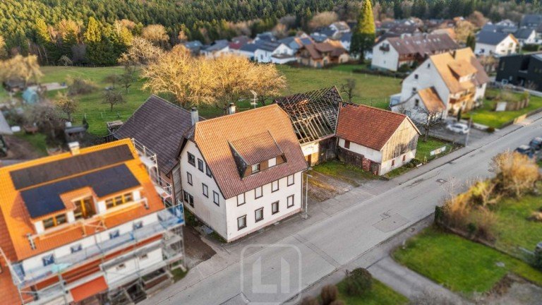 Leben, wo andere Urlaub machen Bad Liebenzell Mehrfamilienhaus Investment-Duo: Mehrfamilienhaus & Grundst�ck mit Scheune in gr�ner Lage | Entwicklungspotenzial