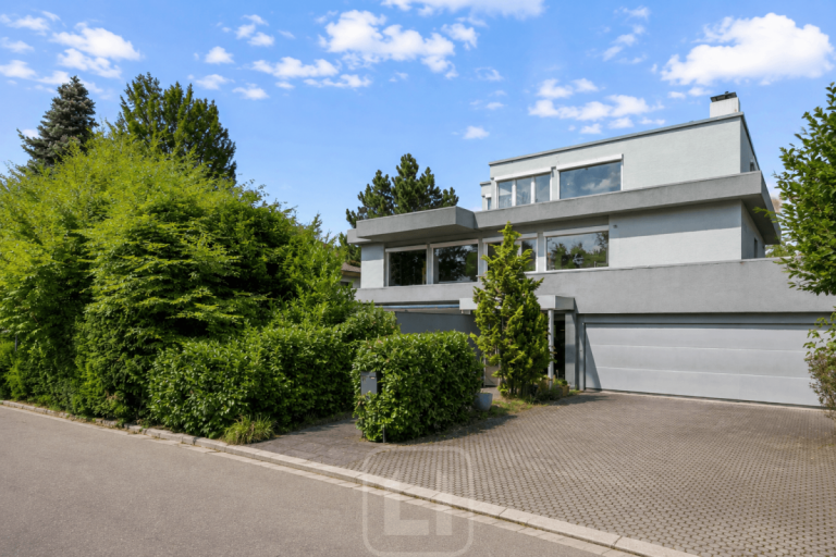 Premium-Immobilie Pforzheim Einfamilienhaus Exklusive Villa | Park�hnliches Grundst�ck | Wohnkultur auf h�chstem Niveau | Wellnessbereich